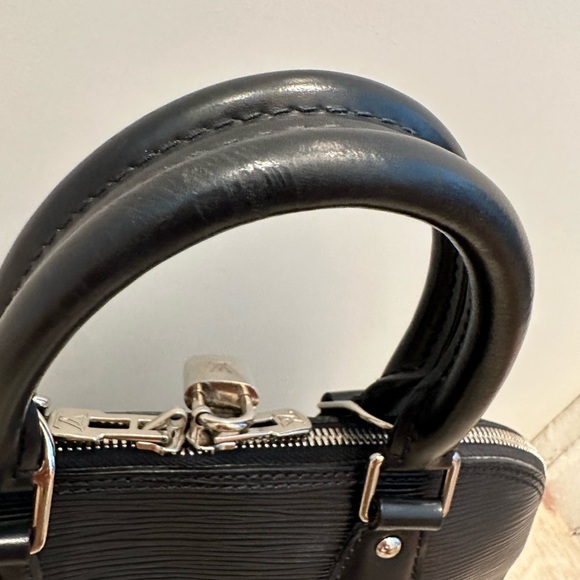 Louis Vuitton Alma PM - Picture 10 of 15